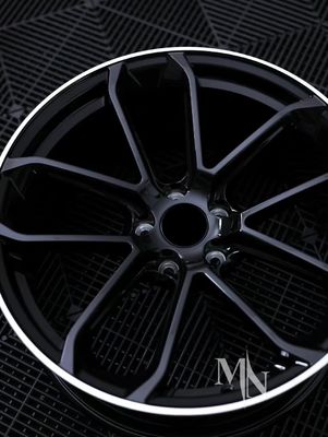 کایین GTS ماکان پورشه چرخ‌های فورج شده