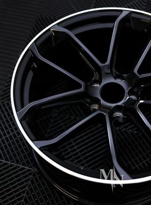 کایین GTS ماکان پورشه چرخ‌های فورج شده