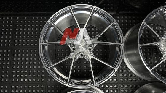 رینگ‌های فورج شده BMW نقره‌ای پولیش شده با سطح برس خورده برای F87 F80 F82 F90 M2 M3 M4 M5