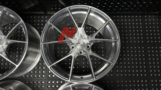 رینگ‌های فورج شده BMW نقره‌ای پولیش شده با سطح برس خورده برای F87 F80 F82 F90 M2 M3 M4 M5