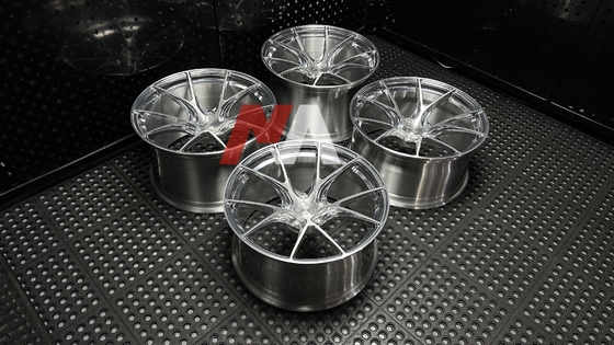 رینگ‌های فورج شده BMW نقره‌ای پولیش شده با سطح برس خورده برای F87 F80 F82 F90 M2 M3 M4 M5