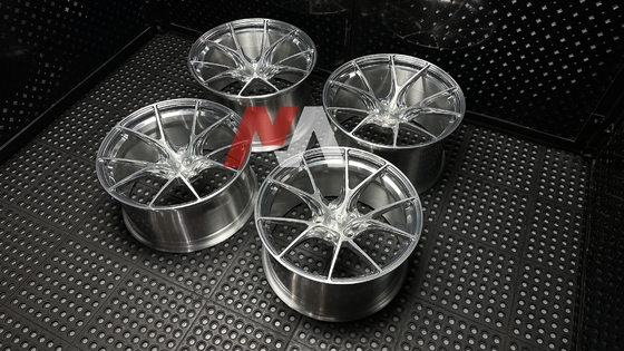 رینگ‌های فورج شده BMW نقره‌ای پولیش شده با سطح برس خورده برای F87 F80 F82 F90 M2 M3 M4 M5