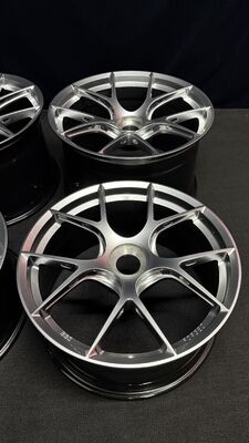 چرخ‌های نقره‌ای الماسی BBS FI R Centerlock برای پورشه 911 991 992 GT3 GT3RS