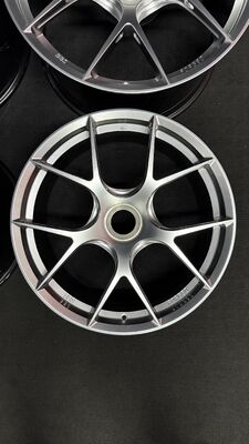 چرخ‌های نقره‌ای الماسی BBS FI R Centerlock برای پورشه 911 991 992 GT3 GT3RS